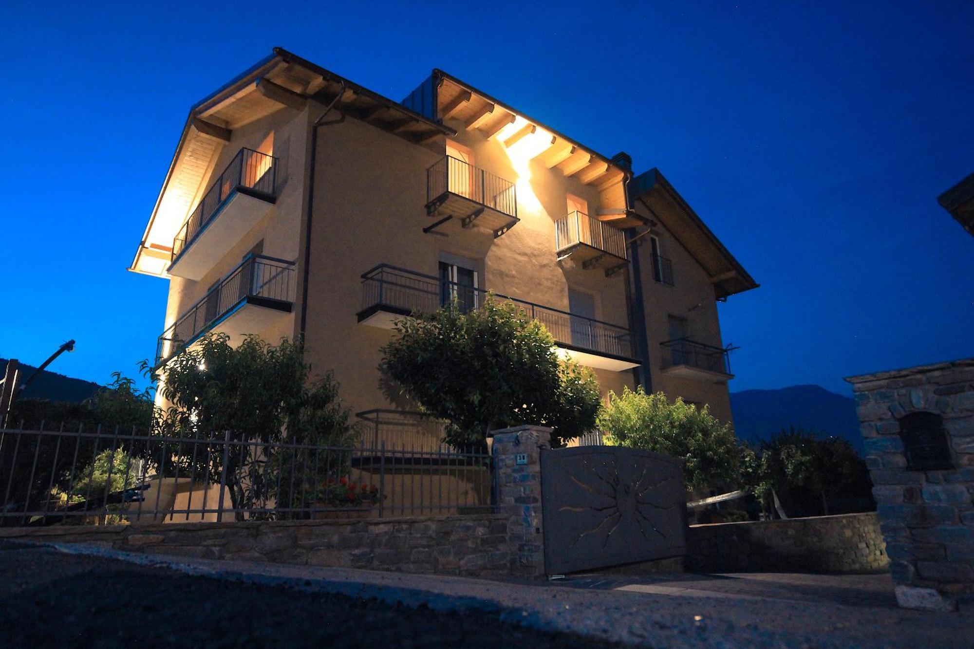 Apartment L'Envers Aosta Bagian luar foto